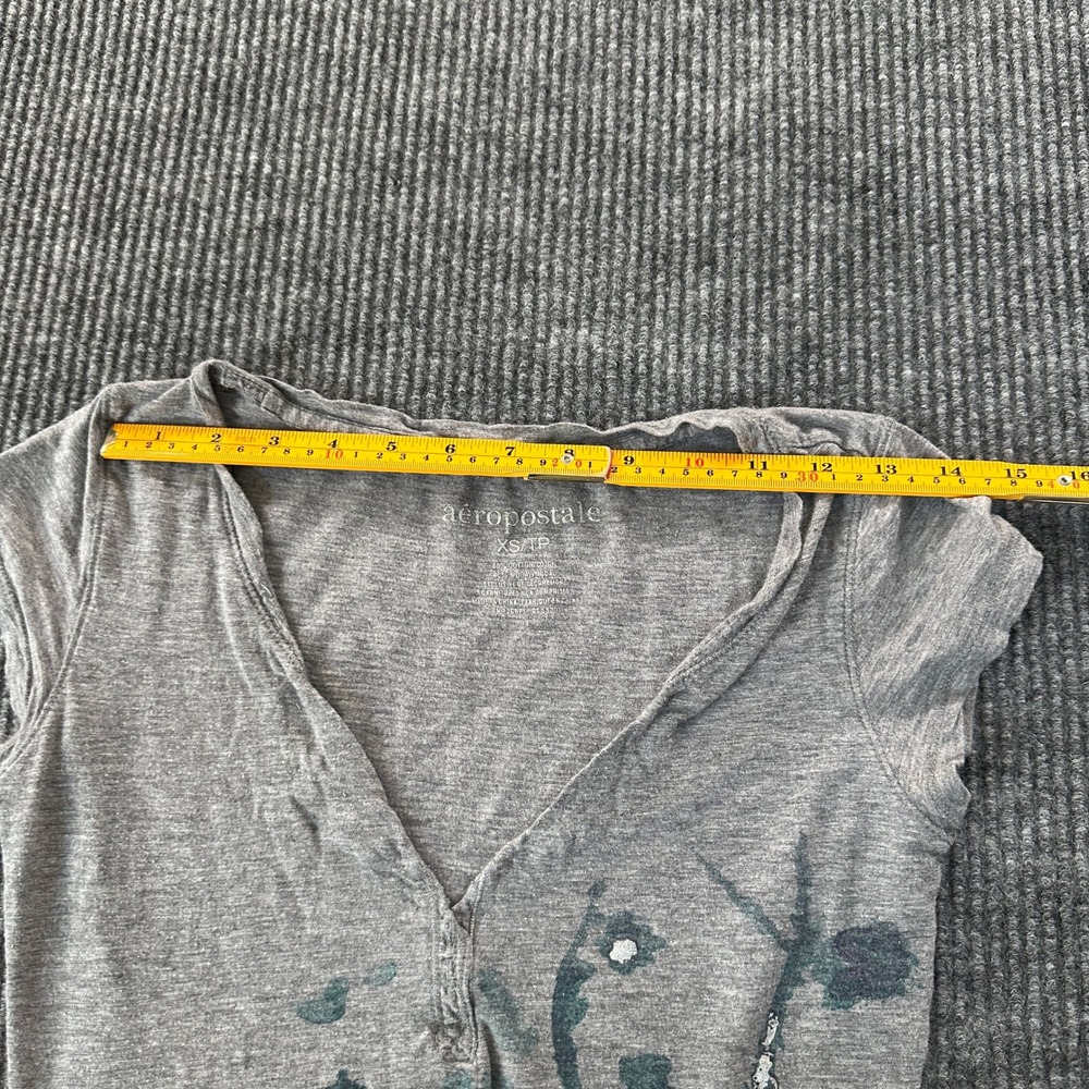 Aeropostale Womens V Neck Graphic Tee XS Gray Floral Cotton Modal Blend - Picture 4 of 7